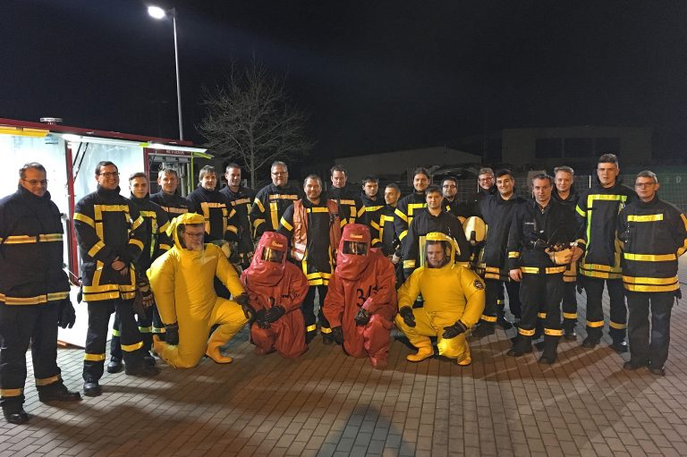 Spezialisten der Feuerwehr üben gemeinsam in Dorsten