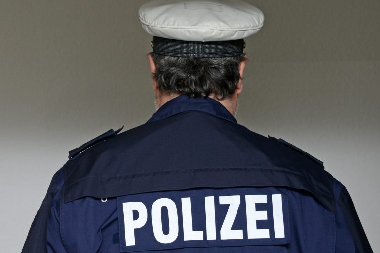 Jugendliche bedrohen und beklauen 11-jährigen Jungen