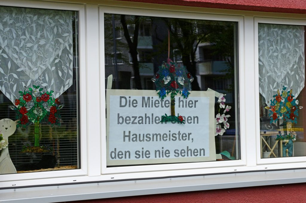 Barkenberger LEG Mieter beklagen Missstände mit Plakaten in ihren Fenstern