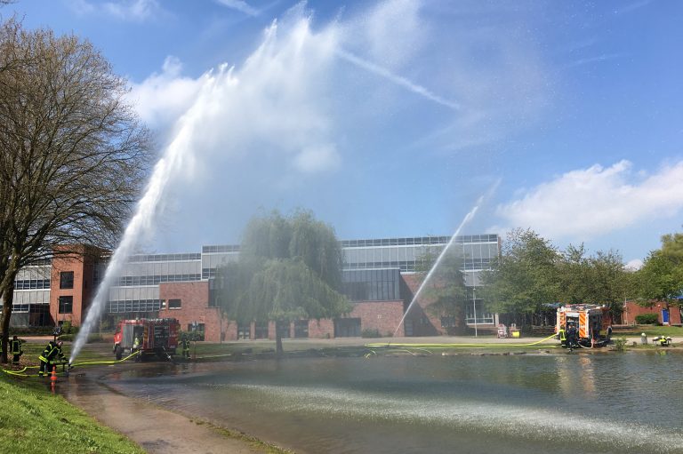 Feuerwehr übt am Barkenberger See