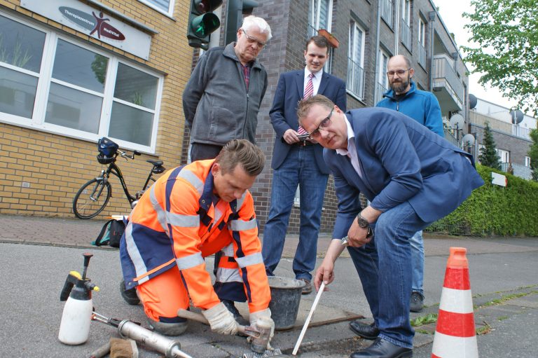 „Stolperstop“-Radrampen entschärfen Kanten an abgesenkten Bordsteinen