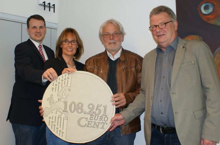 „Restcentspende“ der Stadtverwaltung bringt 108 251 Cent