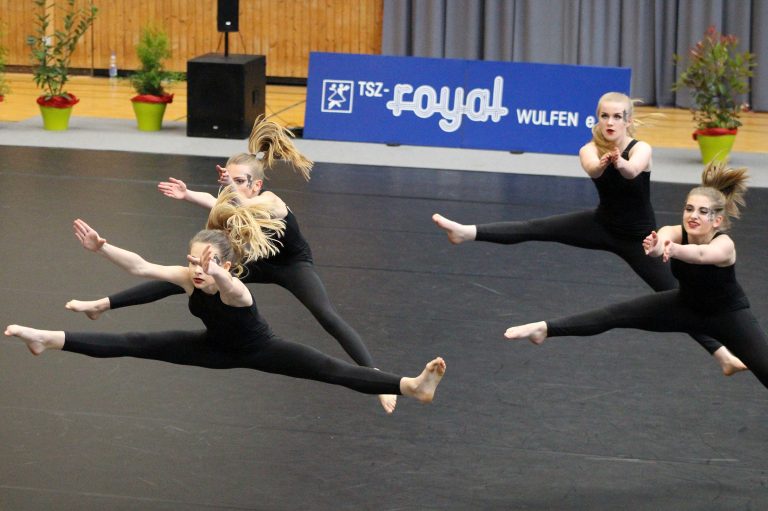 40 Formationen in unterschiedlichen Alters- und Leistungsklassen