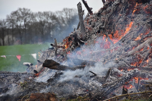 Heimatverein Deuten lädt zum traditionellen Osterfeuer