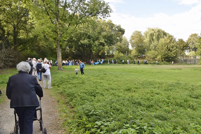 Bilder wandern durchs Quartier den Schölzbach entlang 