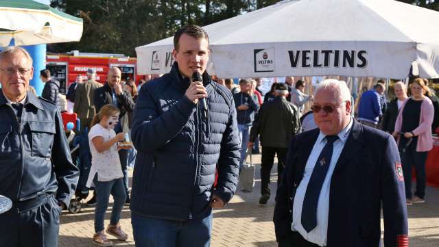 Bürgermeister Tobias Stockhof bei der Feuerwehr Rhade