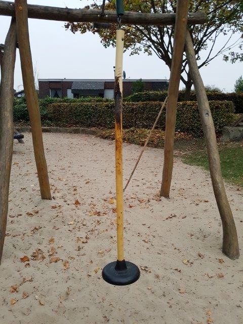 Unbekannte beschädigen Spielplatz in Dorsten