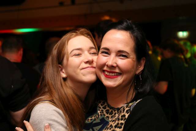 Weihnachtskonzert mit HOTrockt Im HOT Haus der Jugend Holsterhausen