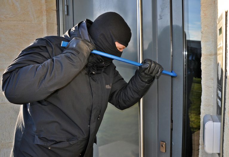 Einbrecher scheitern an besonders gesicherten Türen