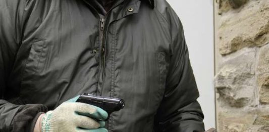 Polizei Raubüberfall Schusswaffe