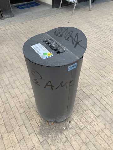 Dorsten Müllbehälter mit Graffiti