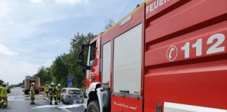 Auto brennt auf Autobahn Dorsten