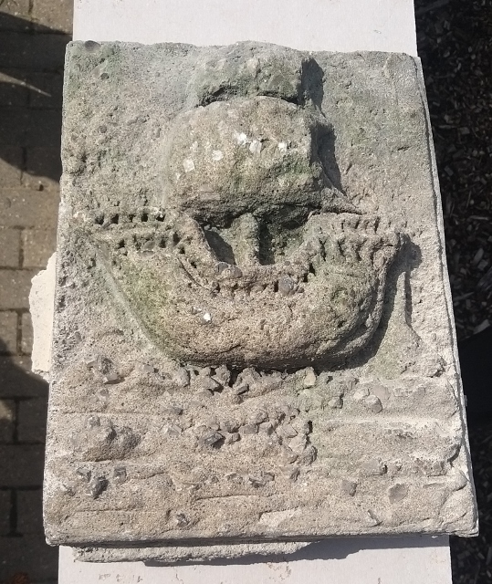 Tisa Brunnen Reliefplatte 