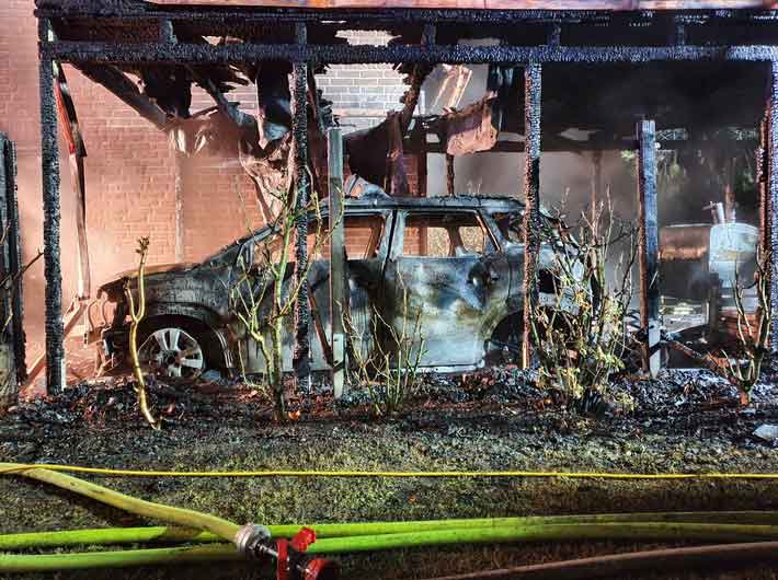 fw-dorsten-carport-brand-greift-auf-wohngeb-ude-ber