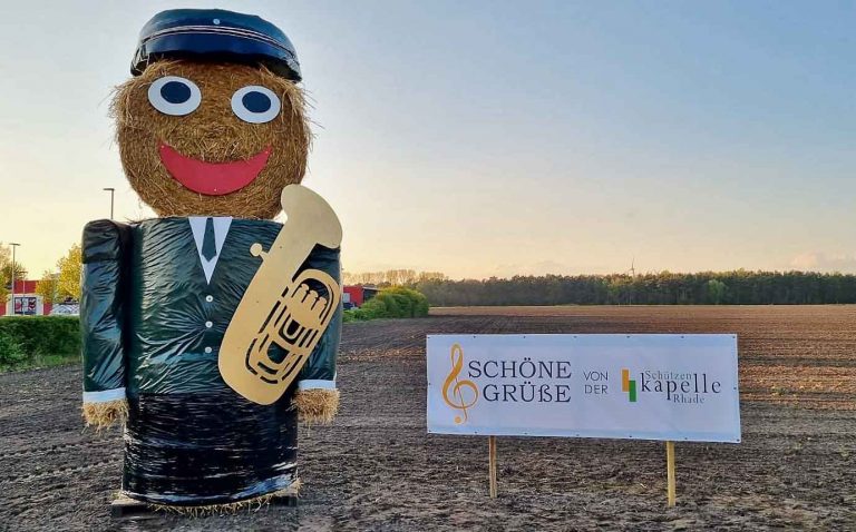 Strohpuppe-schützenkapelle-Rhade