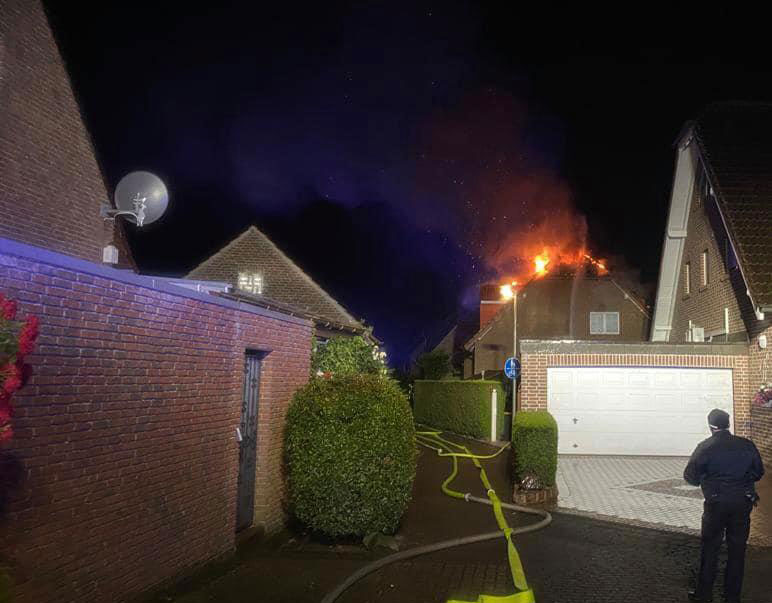 Dachstuhlbrand-Feuerwehr-Rhade