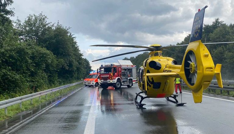 Zwei Unfälle auf der Autobahn 31 zwischen Schermbeck und Dorsten Lembeck, Fahrtrichtung Emden, mit insgesamt 17 verletzten Personen