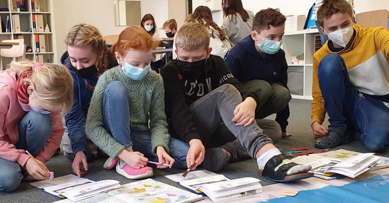 Montessorischule: Lernen von den Großen