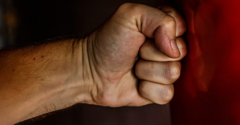 Senior in den Bauch getreten – Tatverdächtiger ermittelt