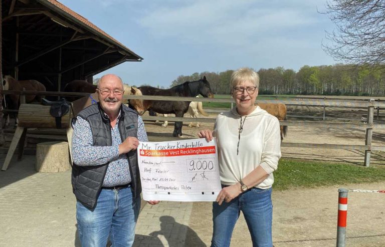 Spende-Trucker-Kinderhilfe-Holz