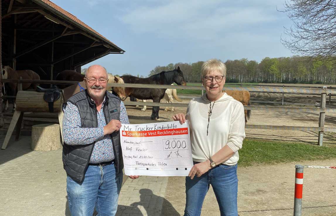 Spende-Trucker-Kinderhilfe-Holz