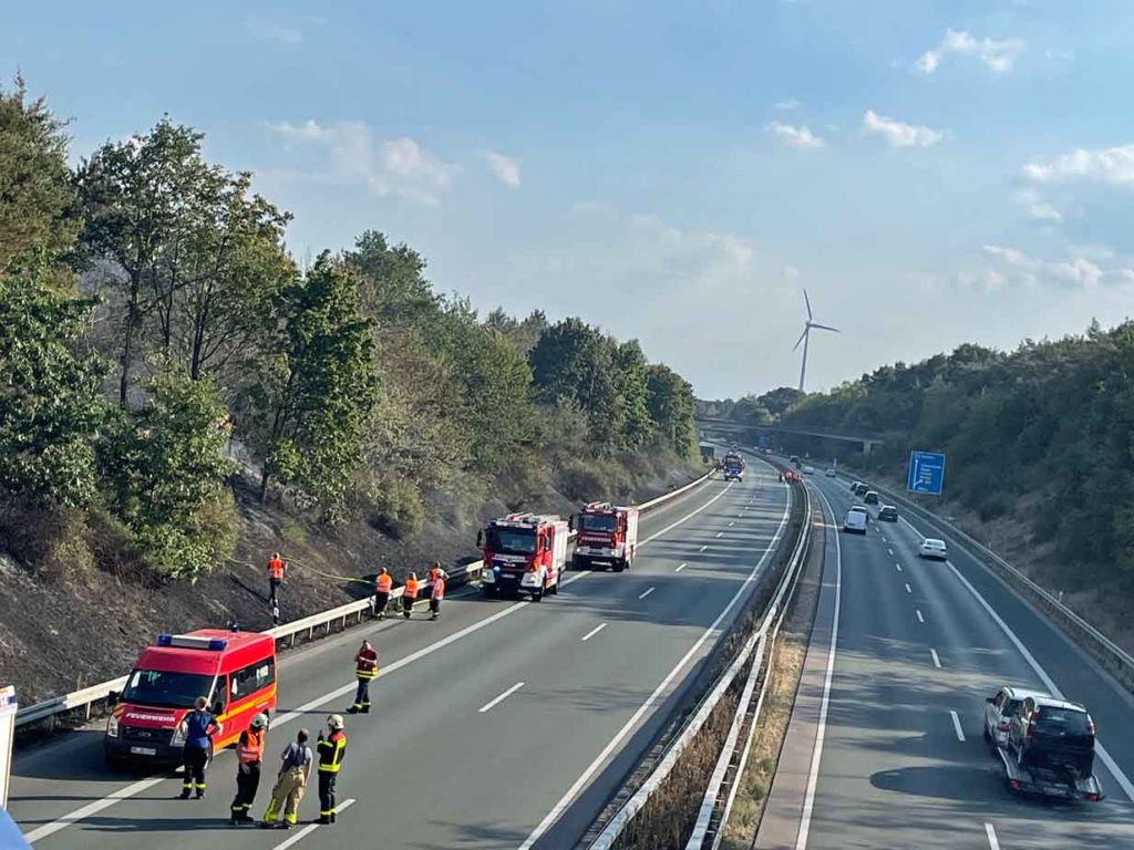 Böschungs--und-Waldbrand-A31-Dorsten-Schermbeck