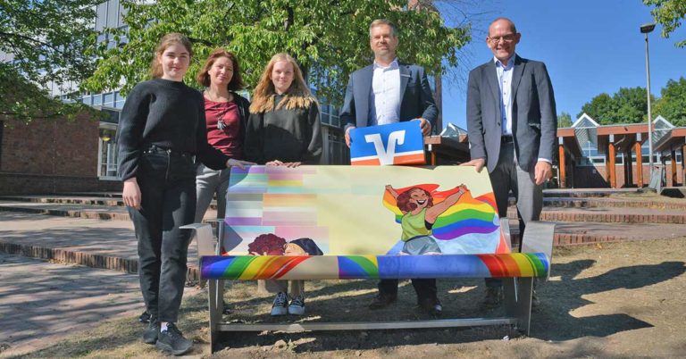 Regenbogenbank für den Barkenberger See