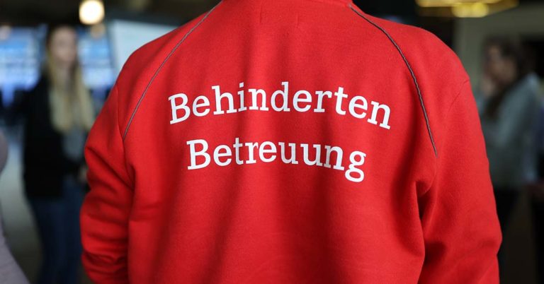Workshop für Fanbetreuer: Mit dem Rollstuhl auf Schalke