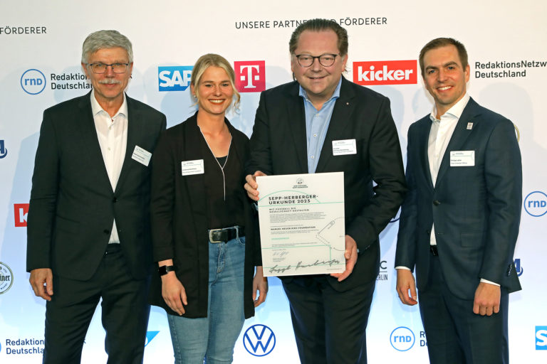 Hendrik Schulze-Oechtering Manuel Neuer Stiftung