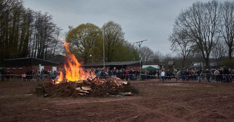 Osterfeuer-Feier in Barkenberg