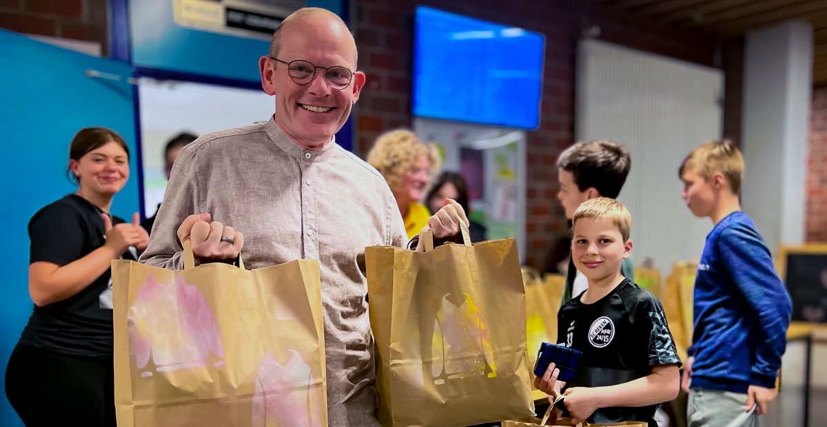 Gesamtschule-Wulfen-stellt-neue-Merchandising-Produkte-vor