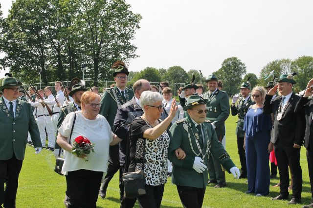 Jubilaeum-Parade-Schuetzenverein-Holsterhausen-53
