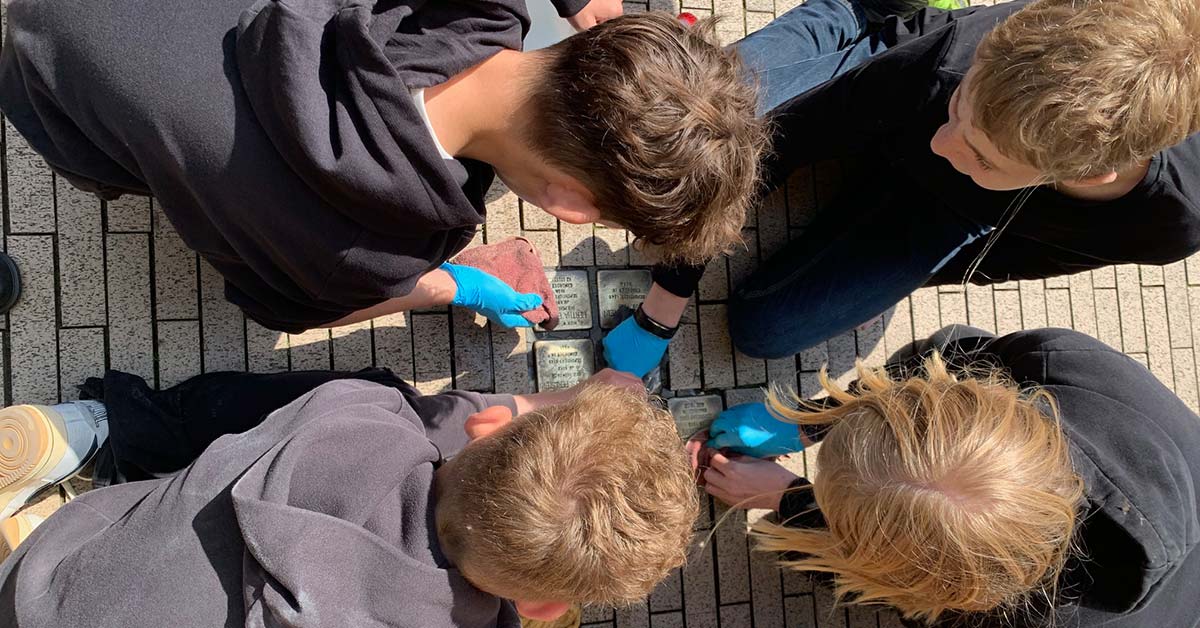 Stolpersteine Reinigung St Ursula