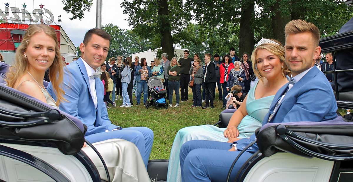 Königspaar-Schützenfest-Rhade-Parade-am-Sonntag