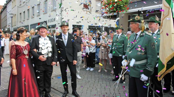 Königspaar-Atlstadt-Schützenfest-Parade-Samstag-2023