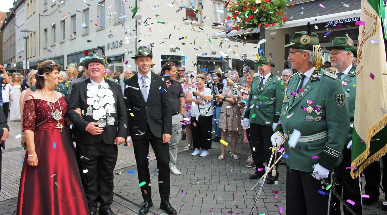 Königspaar-Atlstadt-Schützenfest-Parade-Samstag-2023