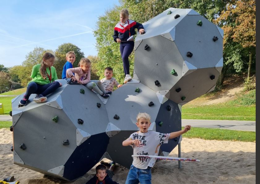 Spaß mit der Roten Tonne im Bürgerpark Dorsten