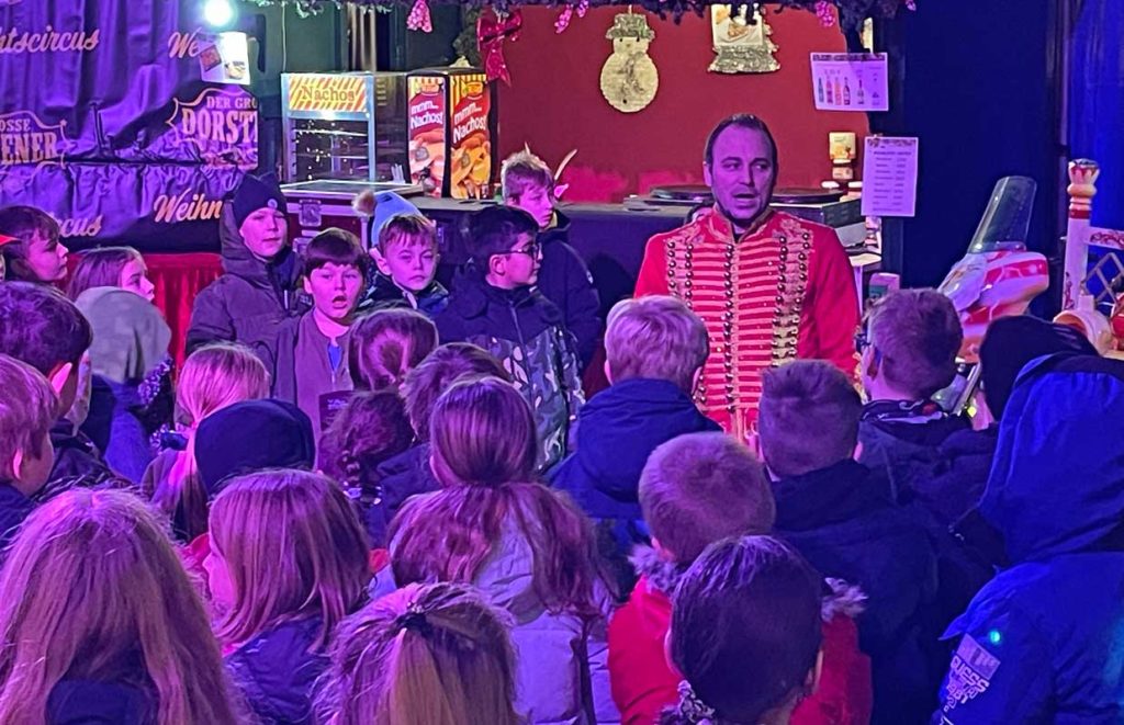 Weihnachtszirkus-Dorsten--Albert-Schweitzer-Schule
