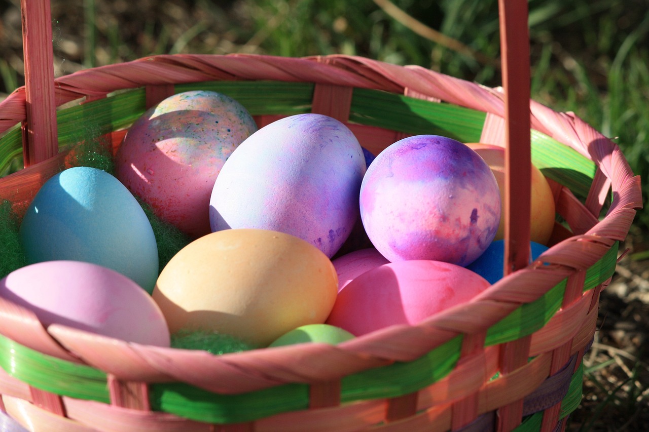 Ostereier Ostern Körbchen