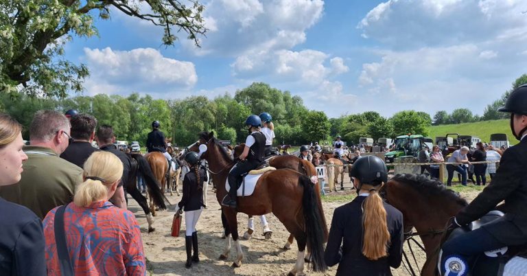 Reitturnier Dorsten 2025: Pferdesport und Familienfest vom 9. bis 11. Mai