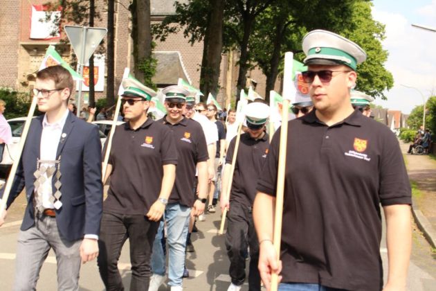 Vorparade Sch&uuml;tzenverein Holsterhausen-Dorf 2024