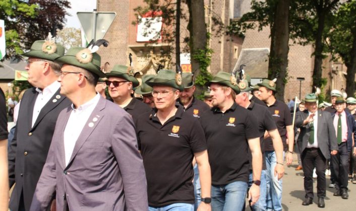 Vorparade Sch&uuml;tzenverein Holsterhausen-Dorf 2024