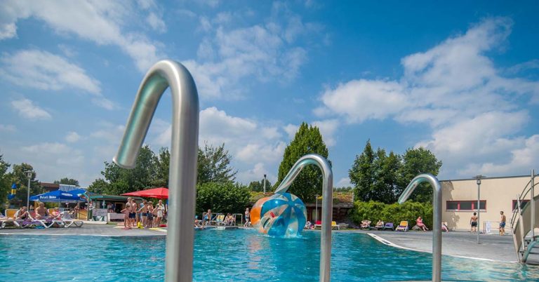 Hitze und Andrang im Atlantis Dorsten: Security soll für Sicherheit sorgen
