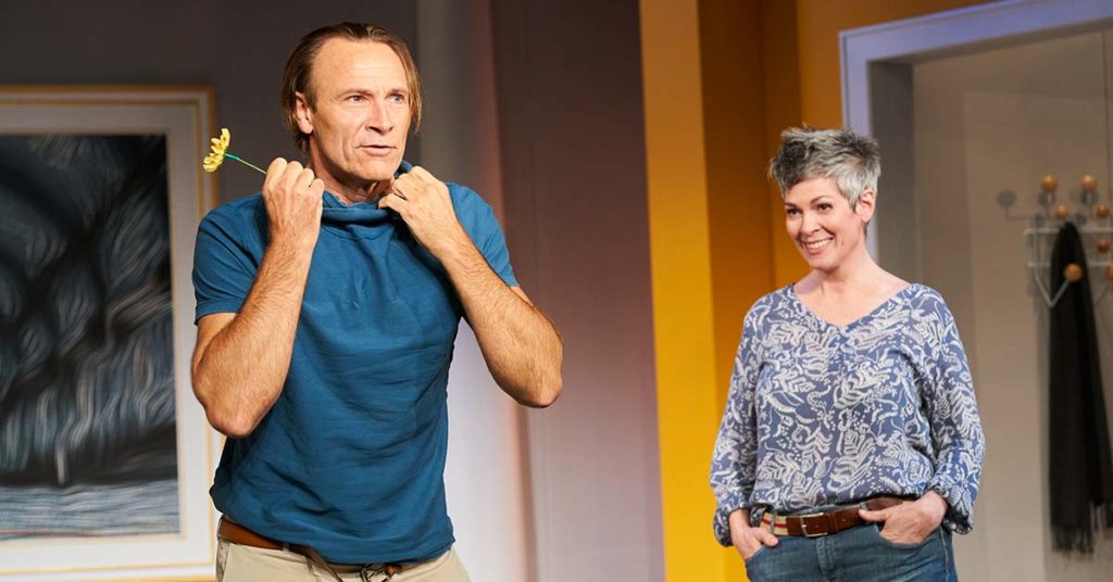 Theater: Schuhe, Taschen, Männer Quelle: Oliver Fantitsch