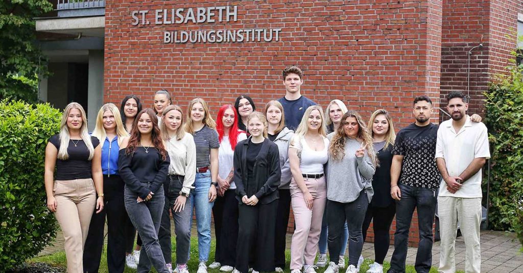 Absolventen des St. Elisabeth-Institut
