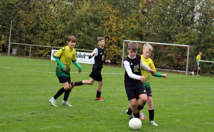 Spannende Duelle beim Spiel JSG Lembeck-Rhade-Deuten in Erle