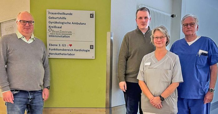 Landesplanung gefährdet zwei Bereiche im St. Elisabeth-Krankenhaus. Bürgermeister Stockhoff tauscht sich mit der Krankenhaus-Leitung Guido Bunten und den Chefärzten Dr. med. Simone Sowa und Dr. med. Jan Bernd Böckenförde aus.
