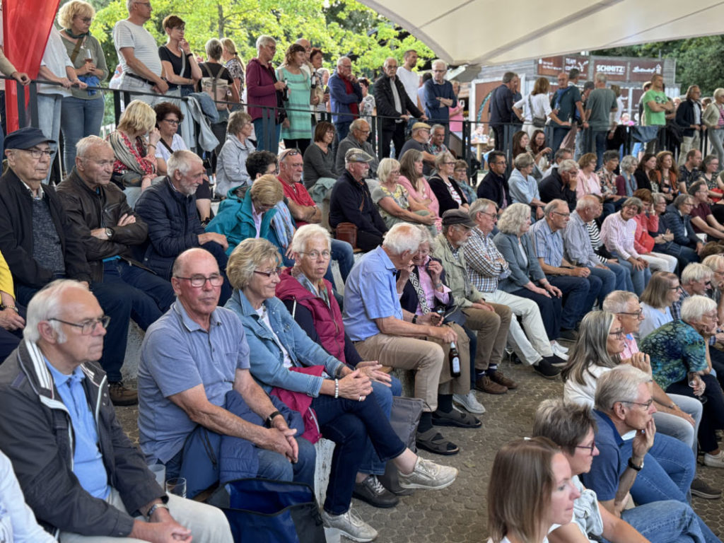 Big Band Dorsten und Spendenübergabe Sparkasse Vest 2025 in der Oude Marie