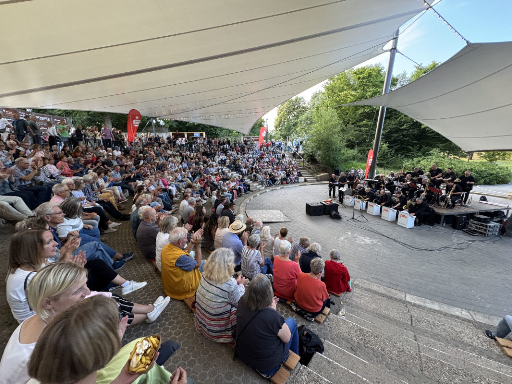 Big Band Dorsten und Spendenübergabe Sparkasse Vest 2025 in der Oude Marie