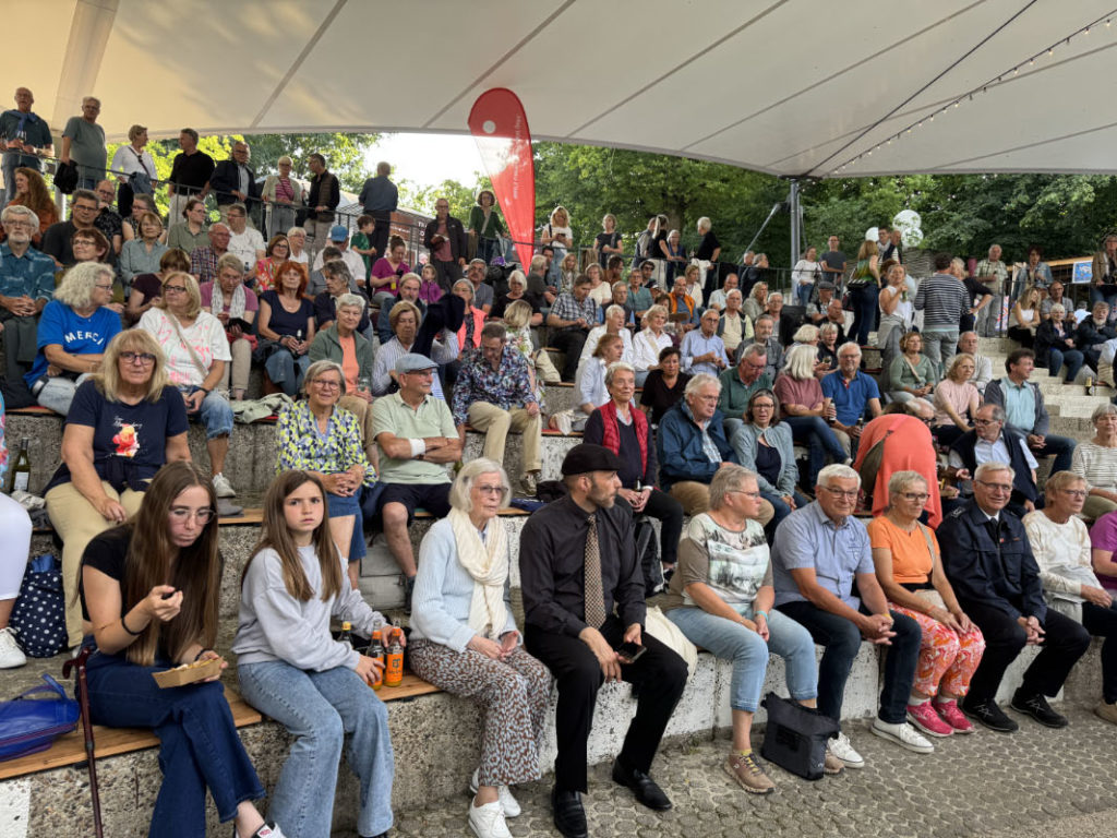 Big Band Dorsten und Spendenübergabe Sparkasse Vest 2025 in der Oude Marie